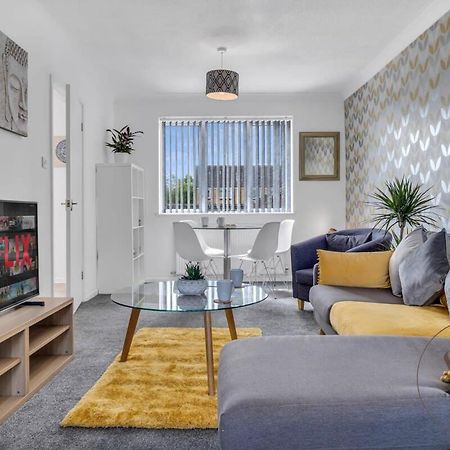 Stylish 3Br Home - Beautiful Garden - Parking West Bromwich Exterior foto